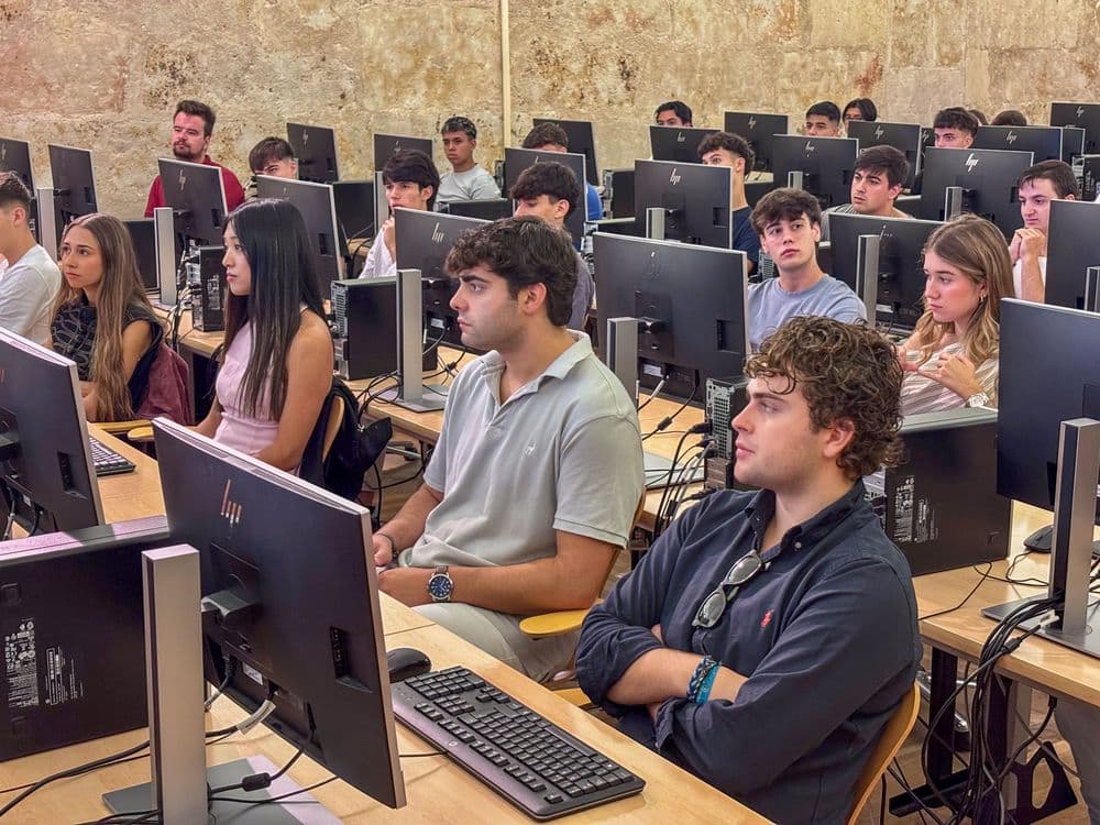 Dos estudiantes de Ingeniería Informática reciben las Becas Tecnológicas de Fundación Telefónica